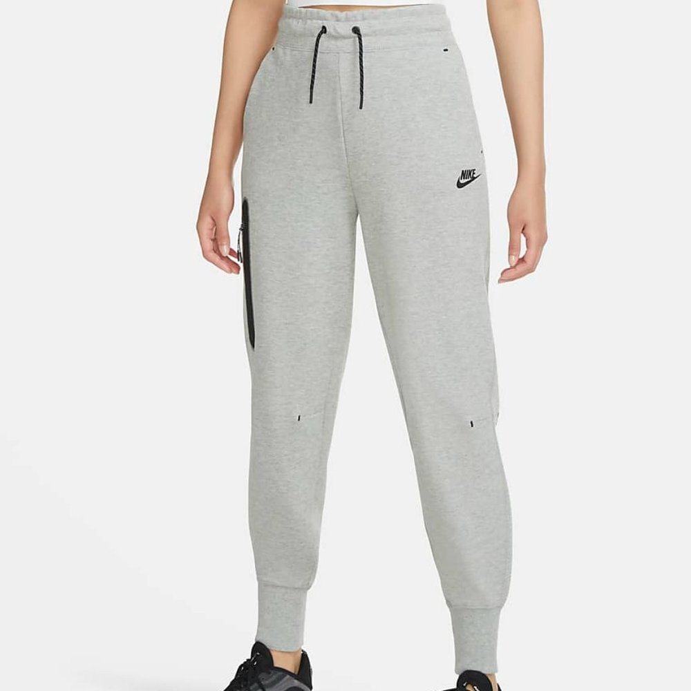 NIKE Sportswear Tech Fleece